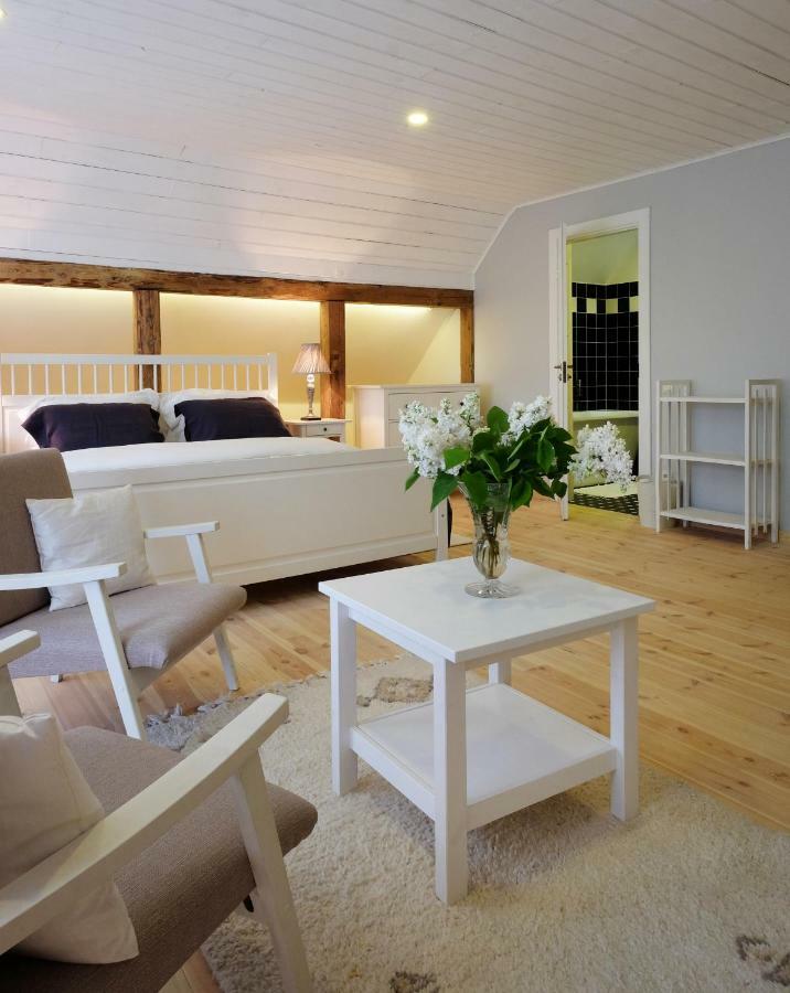 Meke Hotel Mustkalni Eksteriør billede