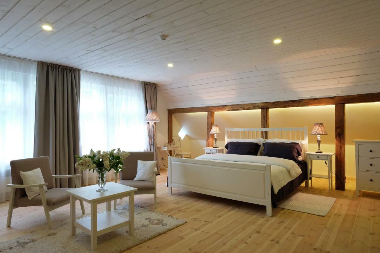 Meke Hotel Mustkalni Eksteriør billede