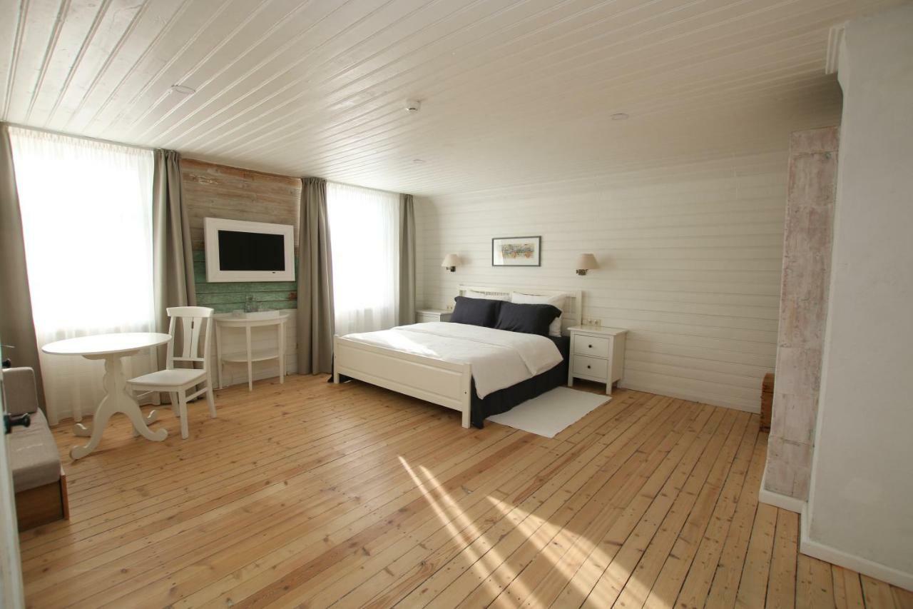 Meke Hotel Mustkalni Eksteriør billede